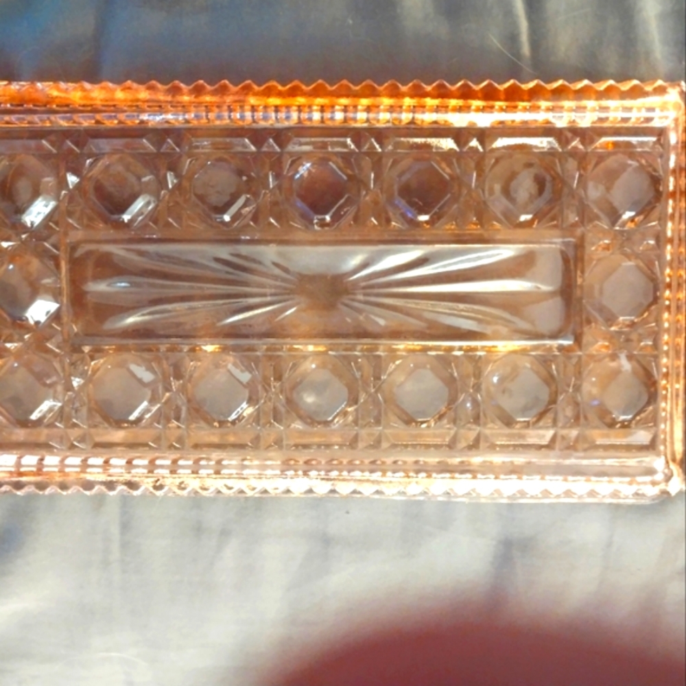 Vintage-pink depressionFederal Rose colored Butter or relish (8 X 4 X 1in.)dish